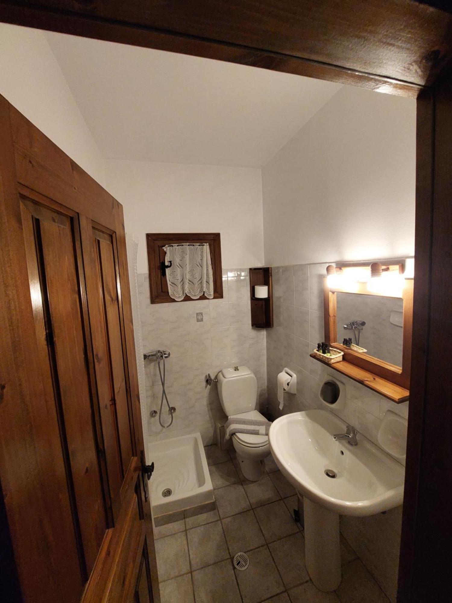 Rizoma Guesthouse Mikrón Khoríon Habitación foto